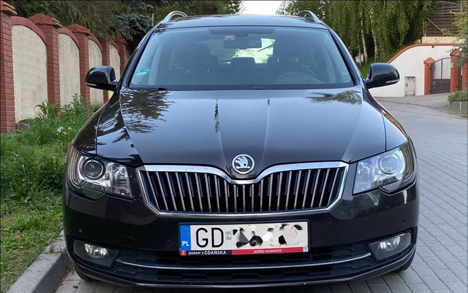 Skoda Superb cena 51537 przebieg: 253000, rok produkcji 2014 z Gdańsk małe 466